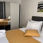Bond With Private Parking Апартаменти *