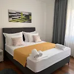 Bond With Private Parking Апартаменти Задар
