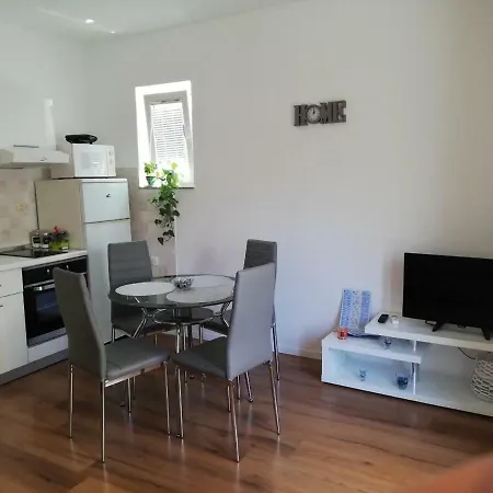 Bond With Private Parking Lejlighed Zadar