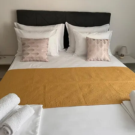 Bond With Private Parking Appartement Zadar