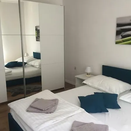 Bond With Private Parking * Zara