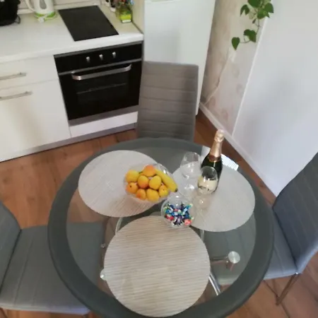 Bond With Private Parking Apartamento Zadar