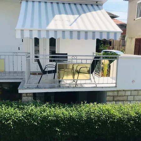 Bond With Private Parking *