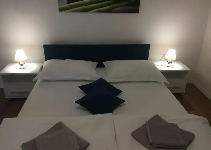 Bond With Private Parking * Zadar