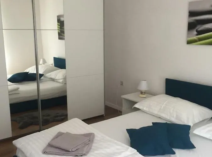 Bond With Private Parking * Zadar