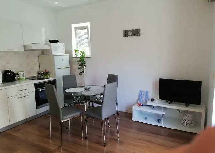 Bond With Private Parking Apartamento Zadar