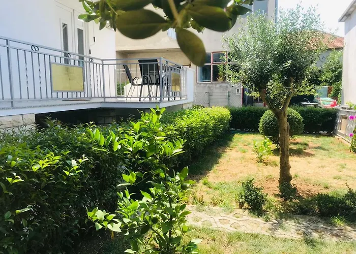 Bond With Private Parking *